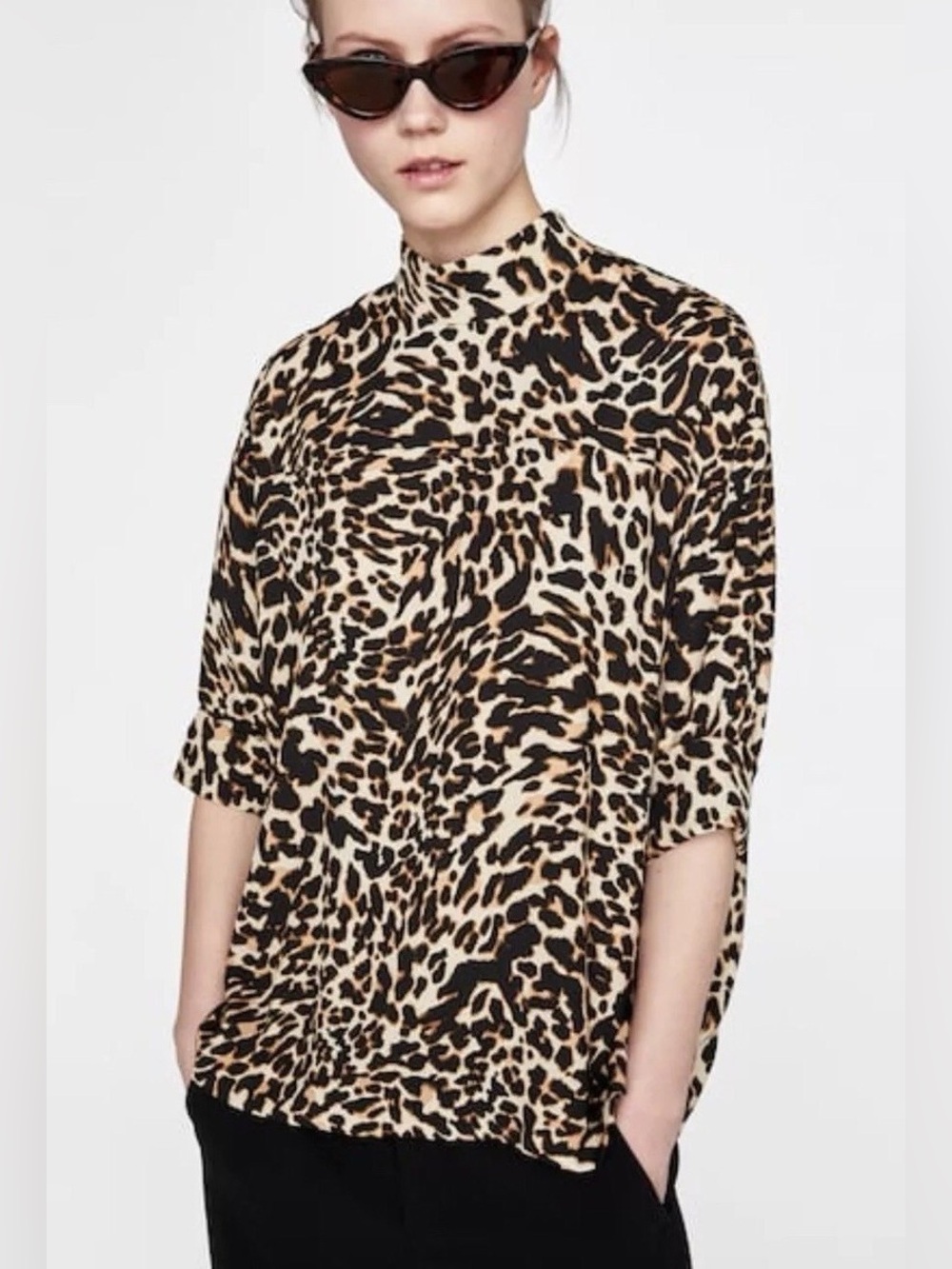 Zara Leopard Oversized Leopard Print Mock-Neck Top in Tan and Black XS - Picture 2 of 4